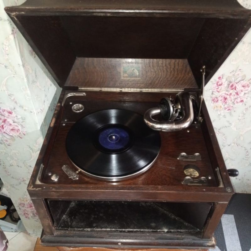 Alat musik Gramofon Gramophone Antigue  gramophone model 104 th 1930 original masih berfungsi