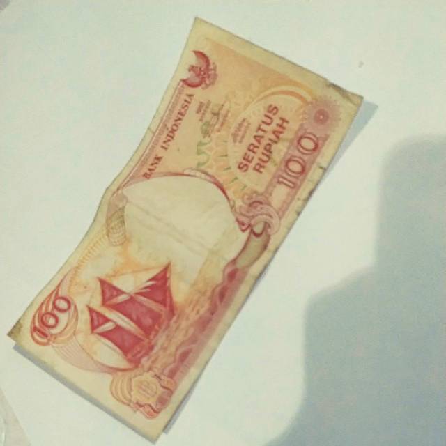 Uang 100 rupiah Indonesia