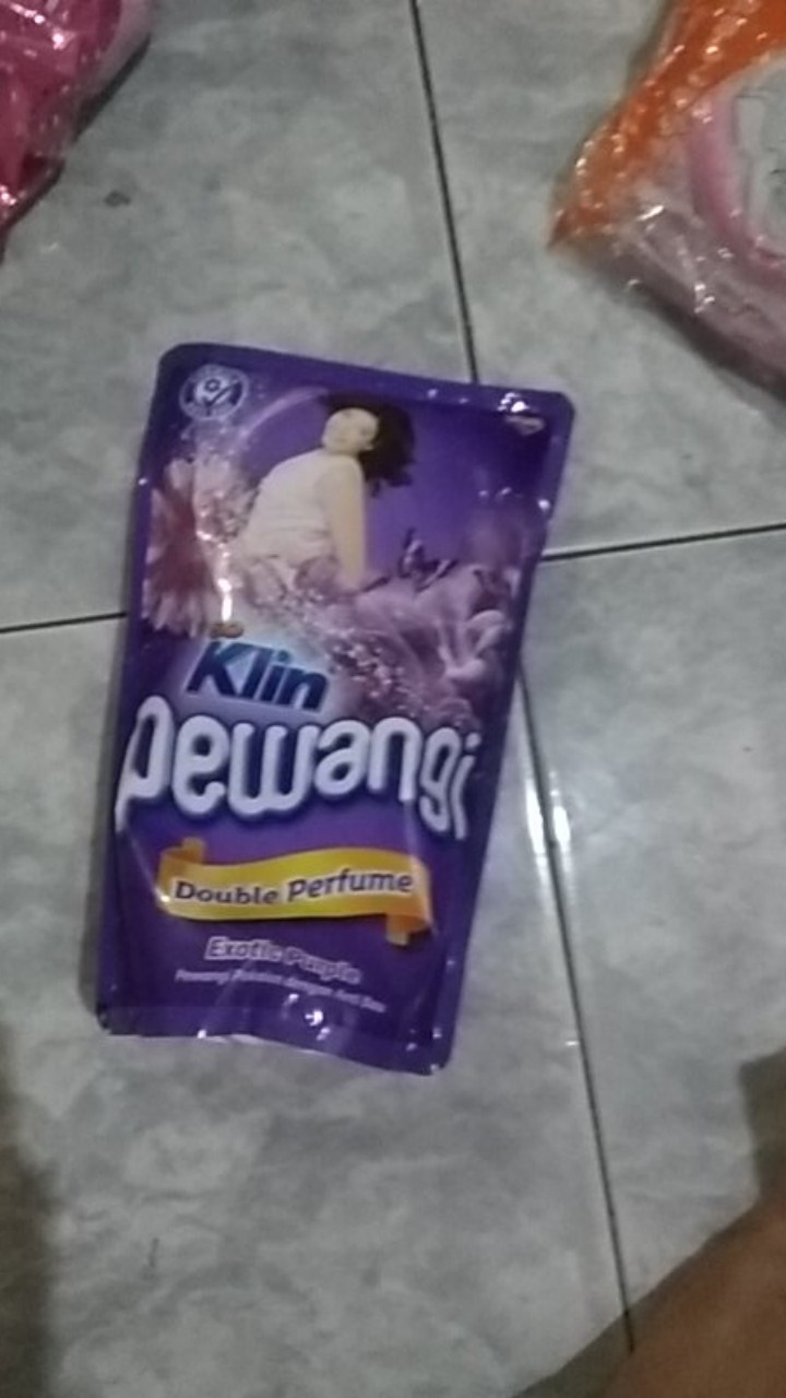 So Klin Pewangi Pakaian Refill Red/ Pink /purple 900ml-bloralapak