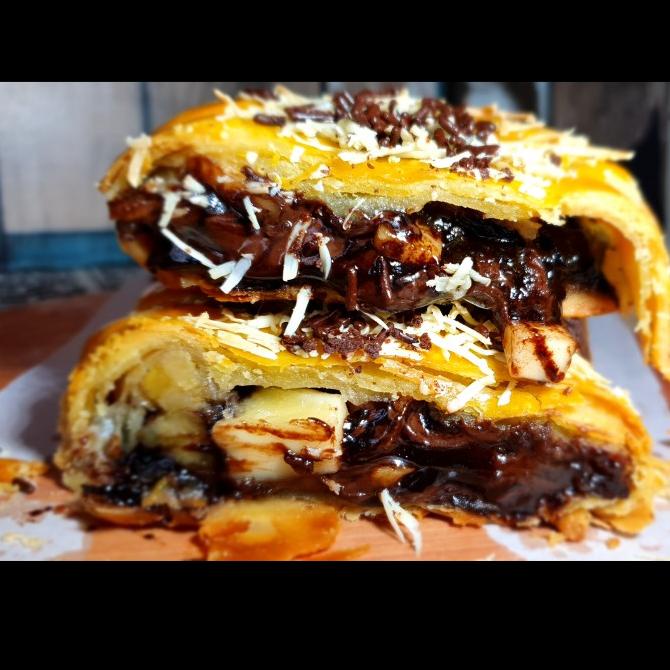 

Strudel Pisang Coklat Keju Big Bolen Coklat Keju Bolen Pastry 20x10cm TERLARIS TERPERCAYA ORIGINAL