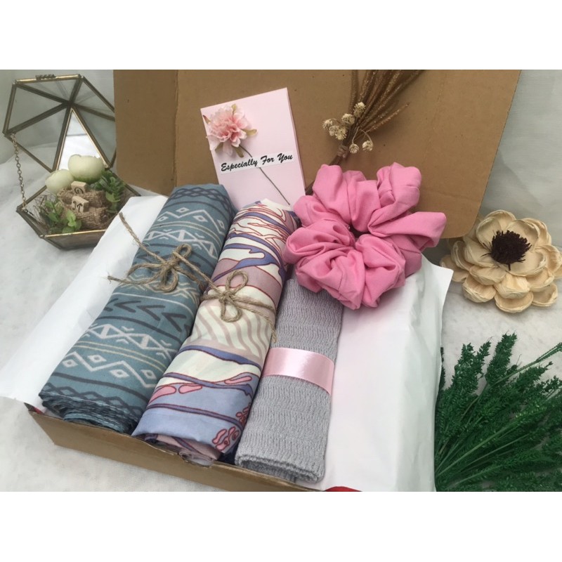 Hampers/Hampers jogja/Hampers Pernikahan/Hampers ulang tahun/Hampers wisuda/Kado Pernikahan/kado/kado wisuda/kado pernikahan/kado ultah/kado ulang tahun/hampers hijab/hampers jilbab/kado islami/kado pacar/kado anniversary/wedding gift/giftbox/paket hijab