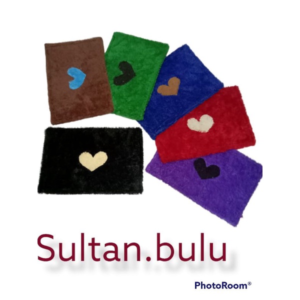 Keset Karakter,Keset bulu motif love
