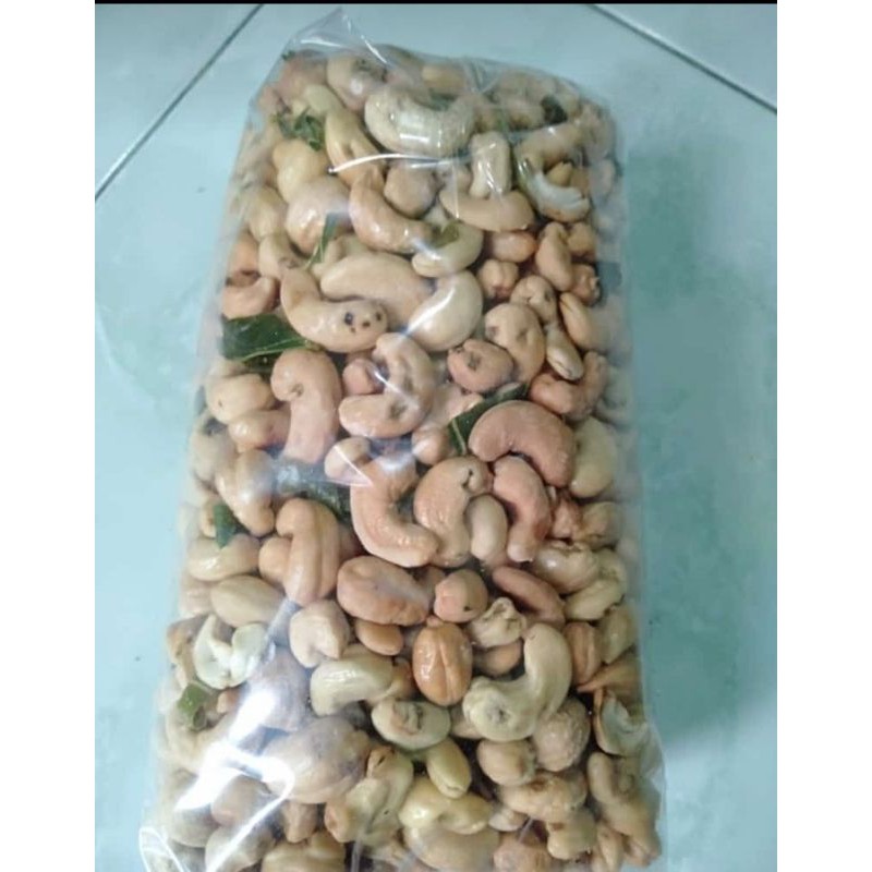 

kacang mede utuh mateng 1kg