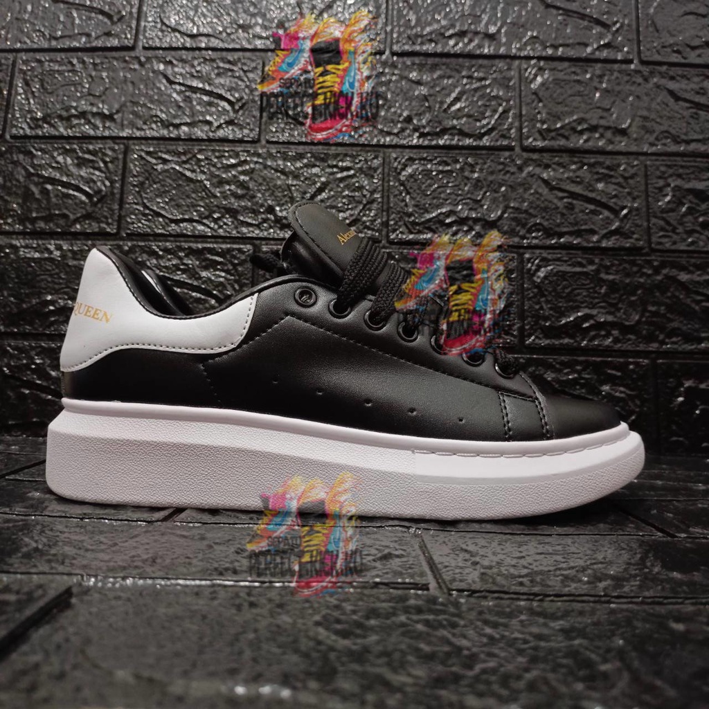 SEPATU ALEXANDER MCQUEEN BLACK WHITE SNEAKERS