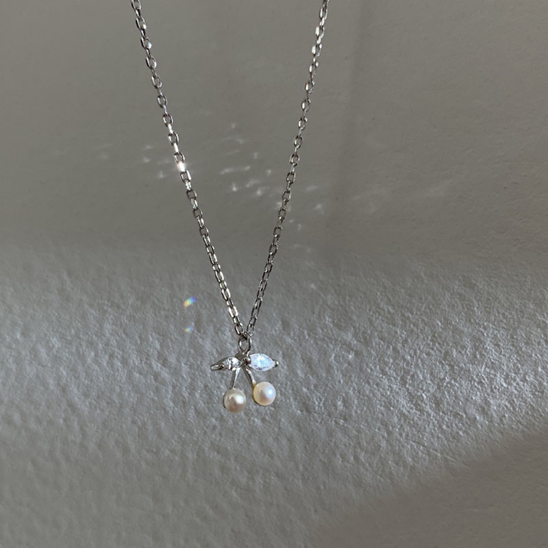 Kalung Rantai Klavikula Hias Liontin Cherry Kristal Warna Silver Untuk Perempuan