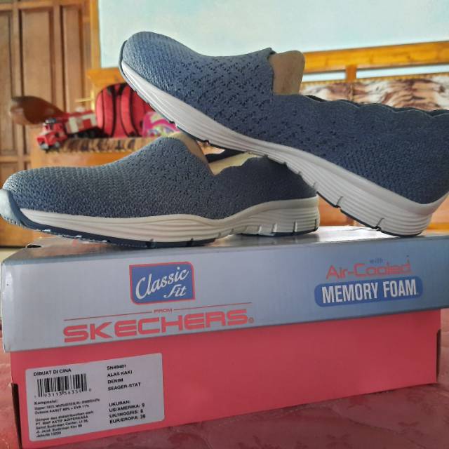 Classic fit Skechers with Air-cooled Memory Foam