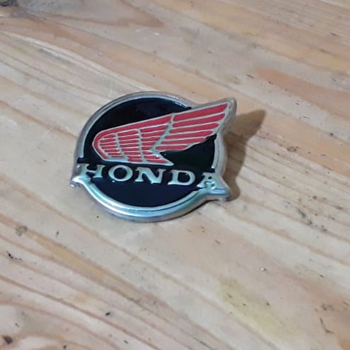 Emblem sayap c70 bulat cor / emblem sayap c70