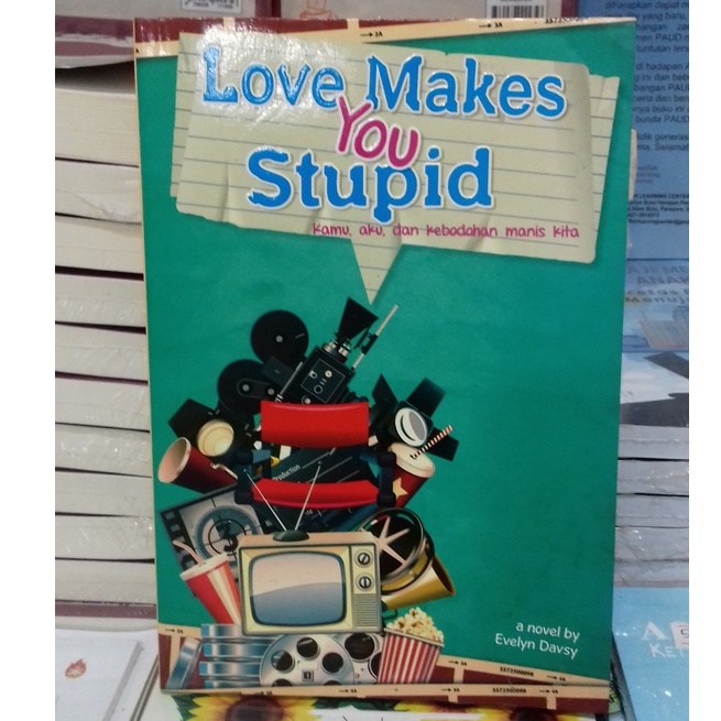 Novel Original - Love Makes You Stupid: Kamu, Aku dan Kebodohan Manis Kita - Evelyn Davsy