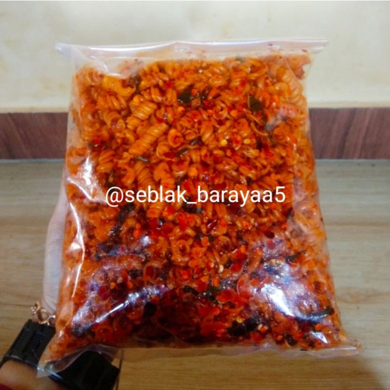 

makaroni spiral extra pedas daun jeruk 1kg
