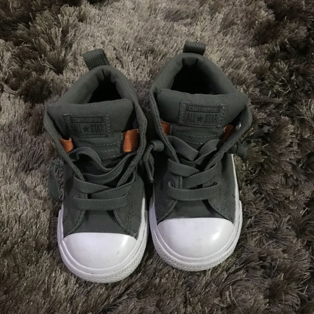 Preloved sepatu anak converse