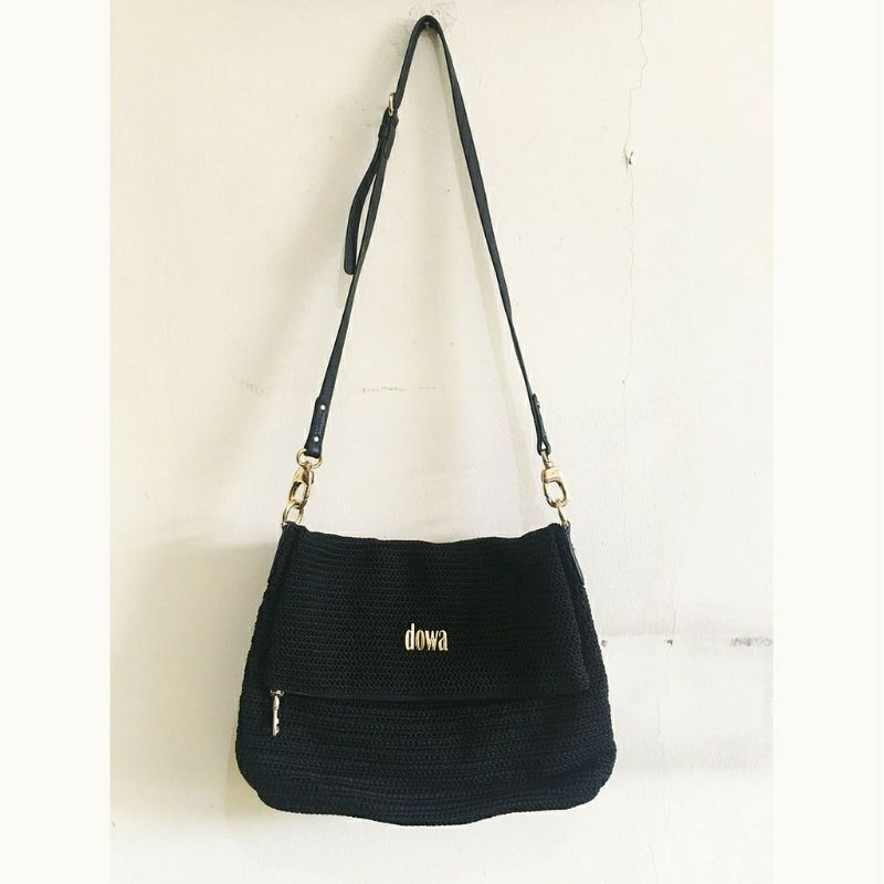 Tas slempang sling DOWA hitam pre❤ 2nd P 33 T 26-38 L 4 cm Jarang dipake kondisi masih bagus