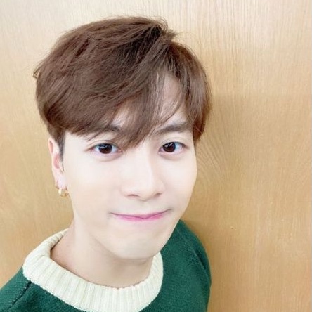 JINYOUNG JACKSON TRIANGLE PC PHOTOCARD