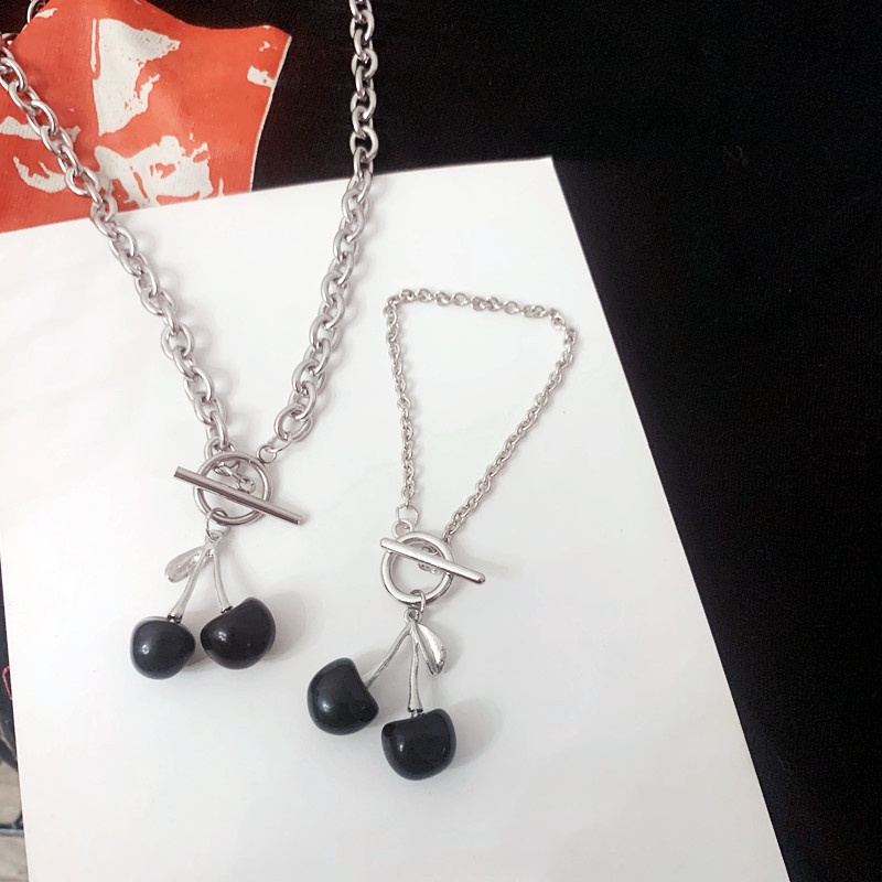 Black cherry kalung wanita in gelap gadis kalung ins Korea serbaguna retro internet panas gelang orn