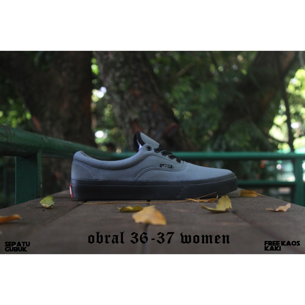 SEPATU WANITA VANS AUTHENTIC FULL BLACK HITAM POLOS WHITE PUTIH OLDSKOOL CASUAL ICC IFC DT