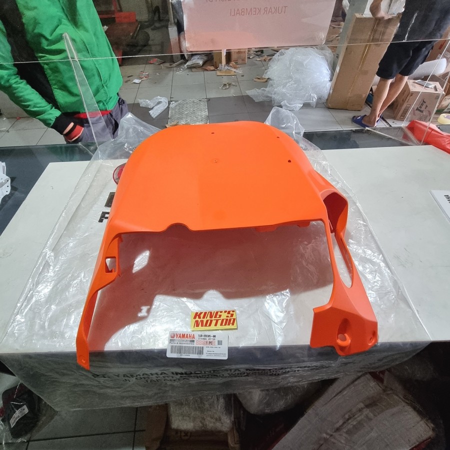 COVER LOWER, DEK BAWAH, KOLONG XEON RC, GT125, GT 125 ORANYE (1LB-30)