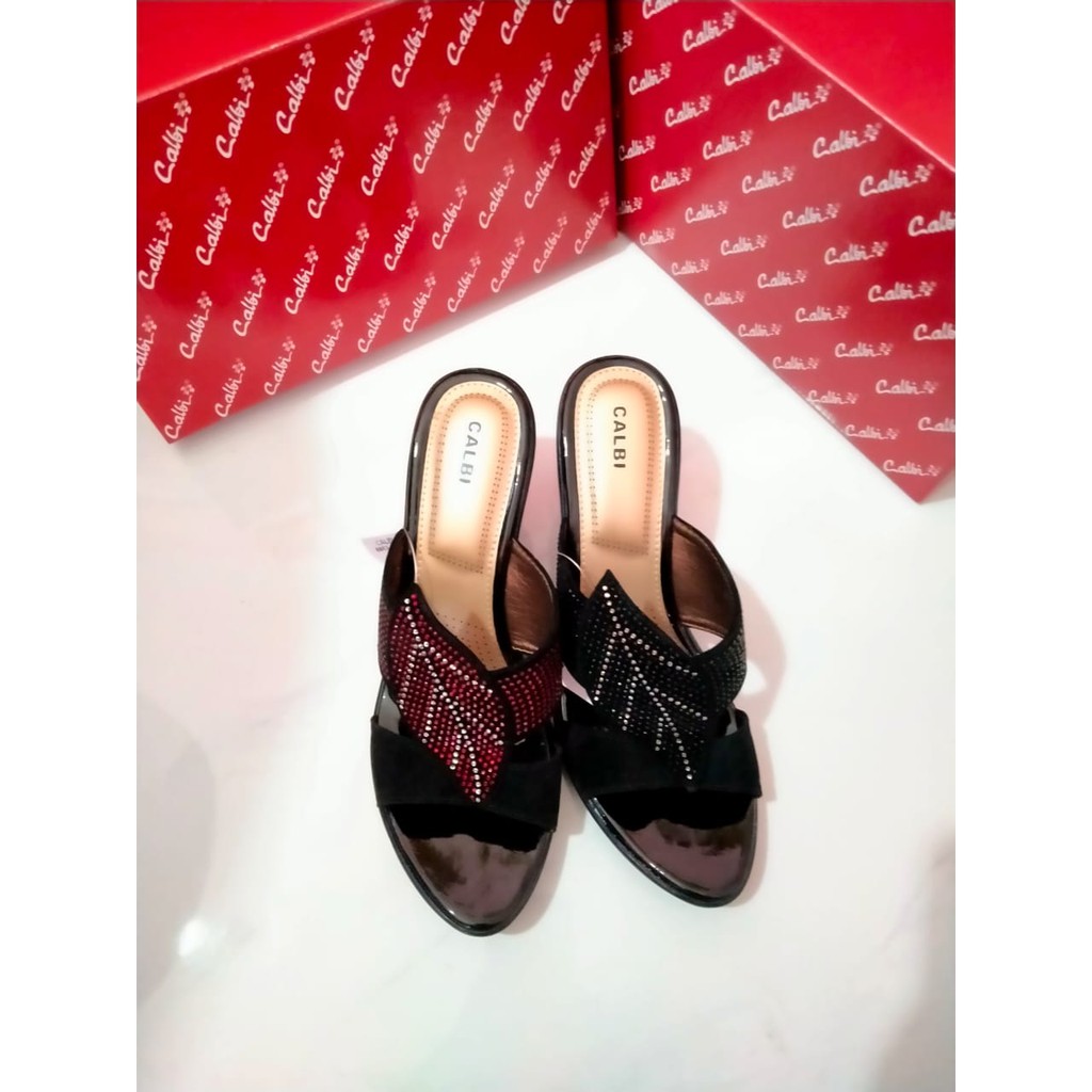 Sandal Heells Pesta Motif Daun Merk CALBI BBEX 3711 HITAM N MERAH