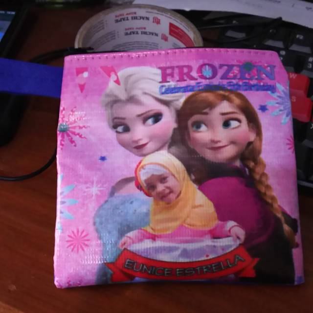 

Dompet Ukuran 12cm x 12cm Persegi Acara Ulang Tahun Souvenir Ulang Tahun