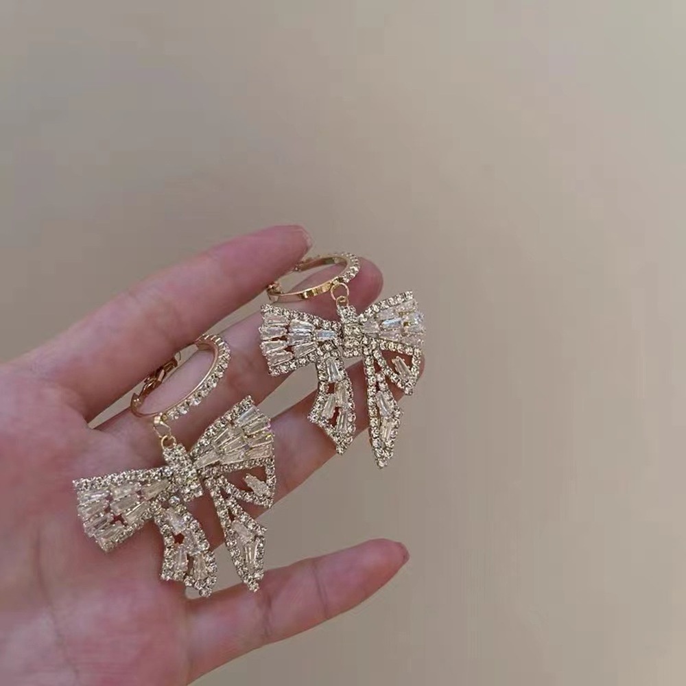 Anting Tusuk Gantung Temperament Desain Pita Hias Zirconberlian Untuk Wanita