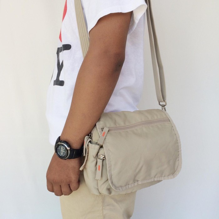 Tas Selempang UNIQLO Sling Bag Original Cream Krem Preloved Second Bekas
