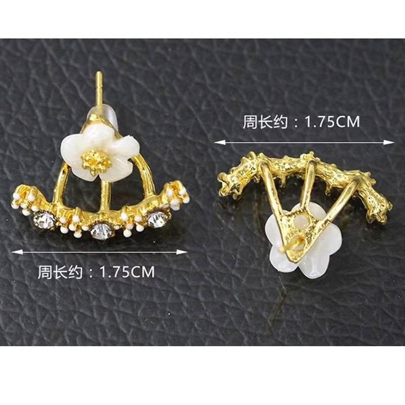 Anting Tusuk Bentuk Bunga Daisy Bahan Alloy untuk Wanita