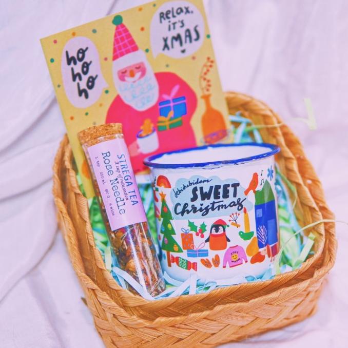 

Best Product!!! Debidubidam X Strega // Hampers Natal Cangkir Teh - Paling Dicari