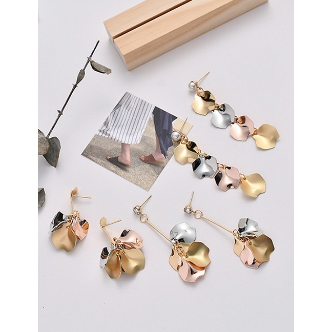 LRC Anting Tusuk Fashion Golden Short Contrast Artificial pearl Leaf Tassel Earrings D46042