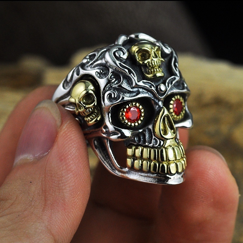 Cincin Motif Kepala Tengkorak Bahan Stainless Steel Gaya Retro Punk untuk Pria