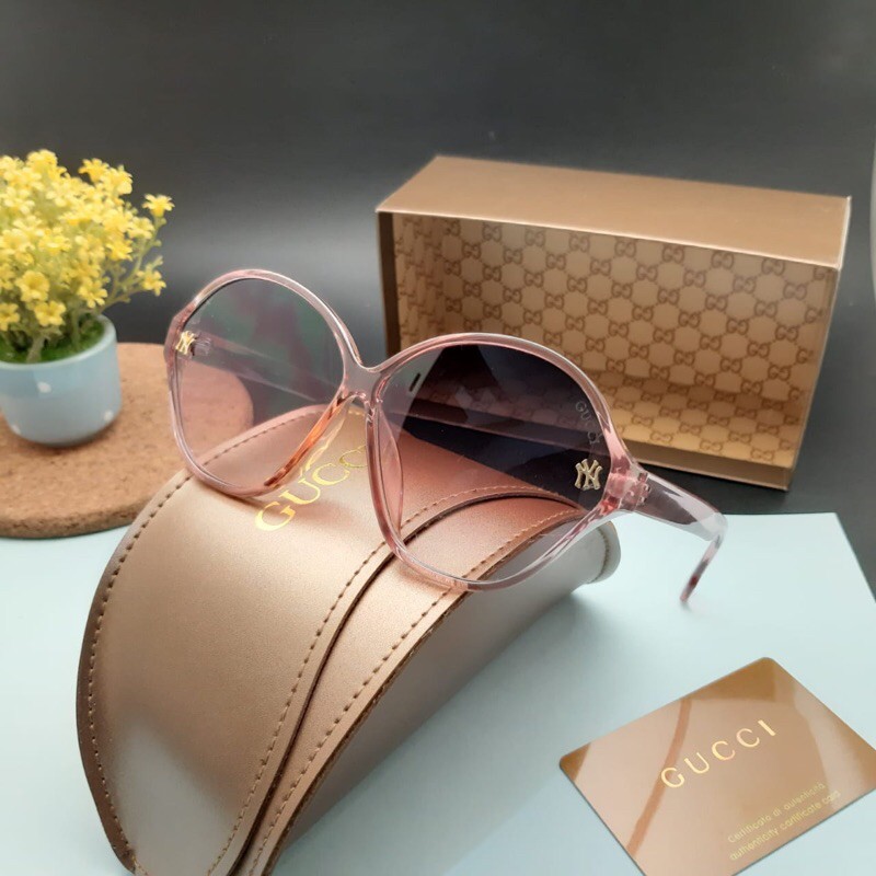Sunglasses Gucci