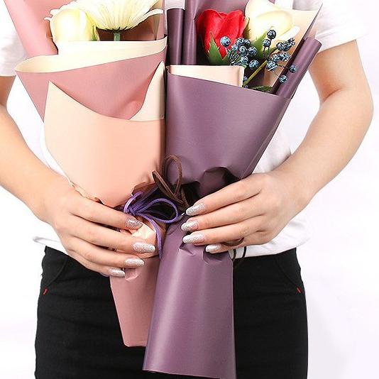 

Koleksi Terbaru (20 LEMBAR) Bi Color Doff Matte Double Dua Warna Flower Wrapping Cellophane Kertas Kado 58*58cm (Min 10pcs) RR4..