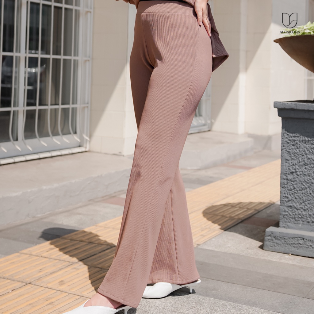 Alunicorn - Zaara Pleats -  Blouse Wanita - Pants Wanita-Pants Peanut