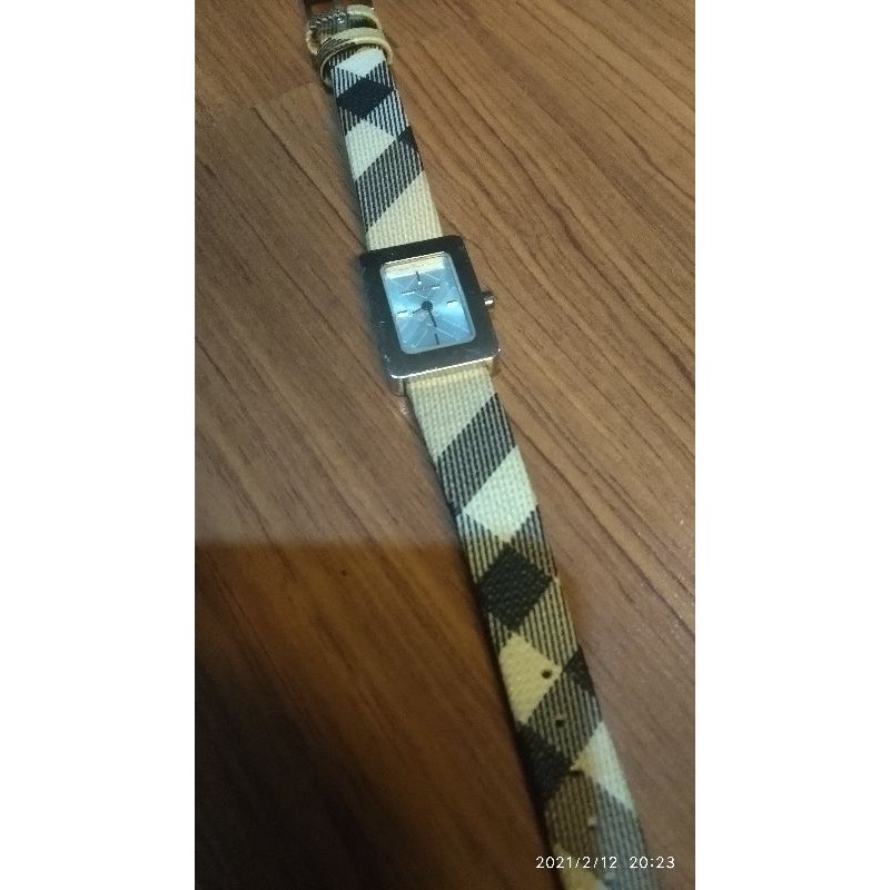 preloved jam tangan  wanita Burberry nova