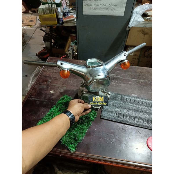 batok lampu set Honda C70 (bahan almunium poles )=ampu depan C70 variasi/sen mini +spido +lampu