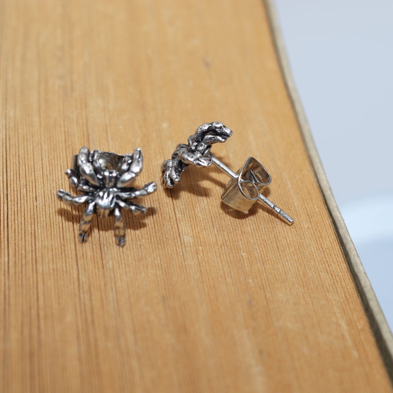 Anting Desain Laba-Laba Mini Warna Silver Gaya Retro Punk Untuk Pria Dan Wanita