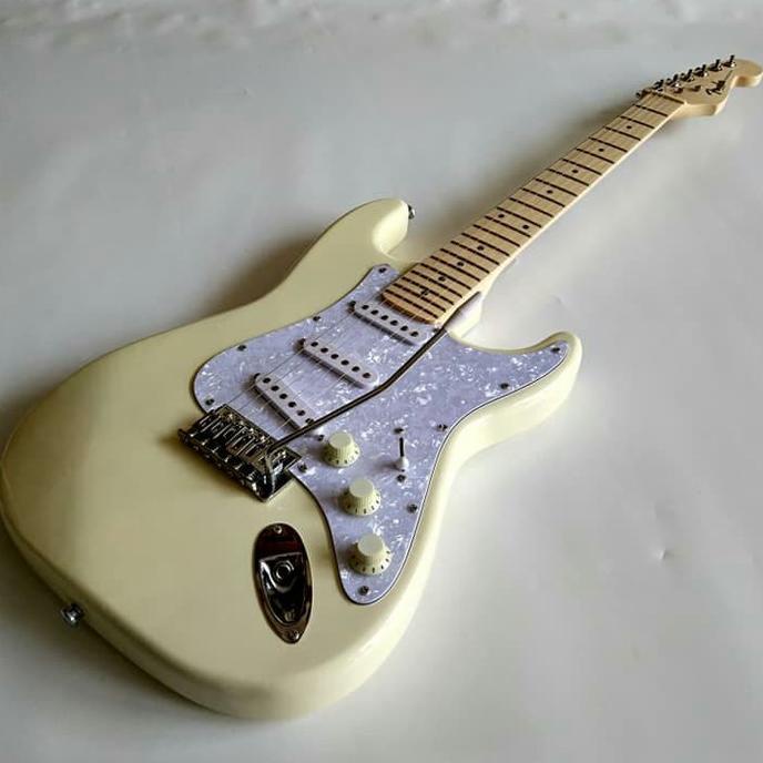 Gitar Listrik Elektrik Fender Stratocaster Cream Color