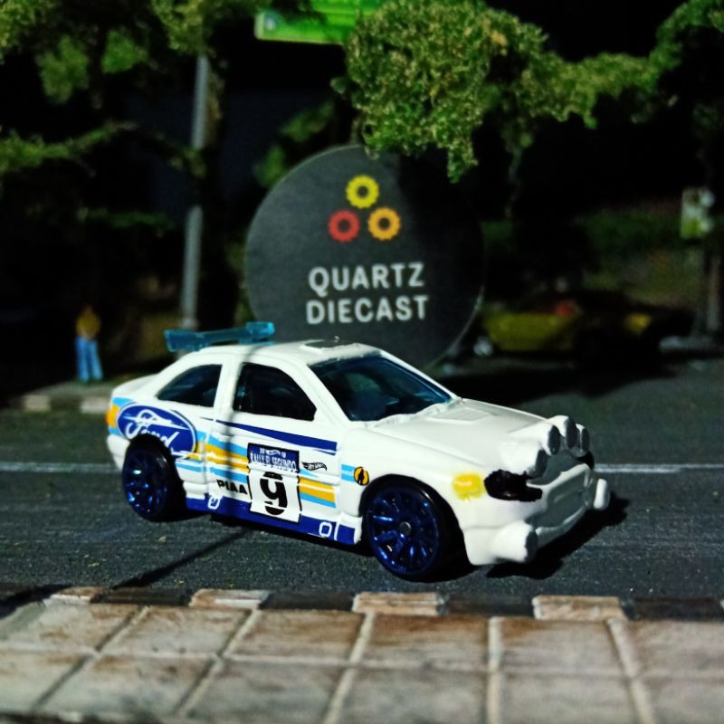 Hot Wheels Loose Ford Escort Putih