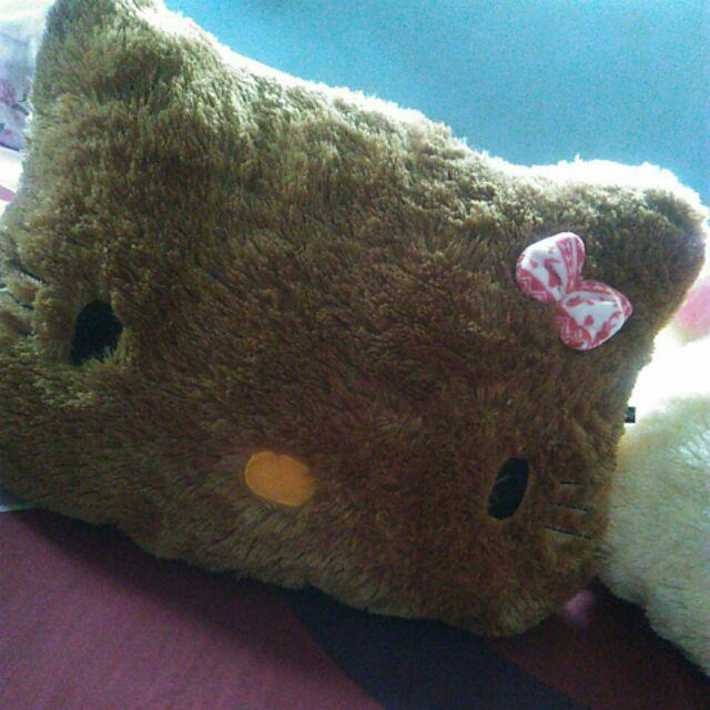 Bantal  Hello Kitty Full Coklat