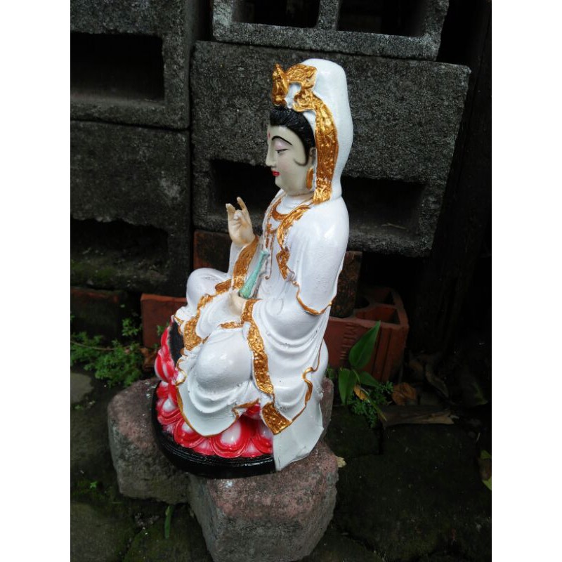 Patung Dewi Kwan Im fiber
