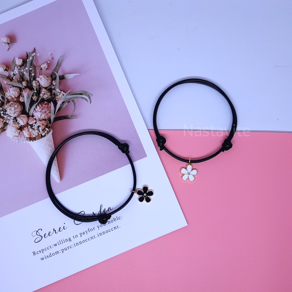 Gelang Couple Persahabatan Bestie 2 Orang Gelang Tali Korea Simple Hitam Aesthetic Kapelan Bareng Doi Gelang Hitam Polos Waterproof Anti Air Gelang Liontin Bunga Hitam Putih