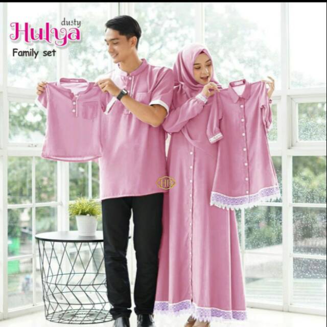 Coupel ibu dan ayah plus anak