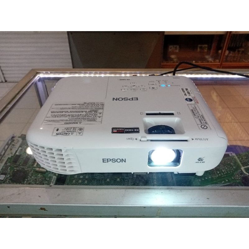 proyektor bekas/second epson eb x400. 3300 lumens mulus seperti baru