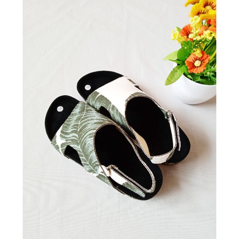 SB ~ DIVA SANDAL MOTIF DAUN