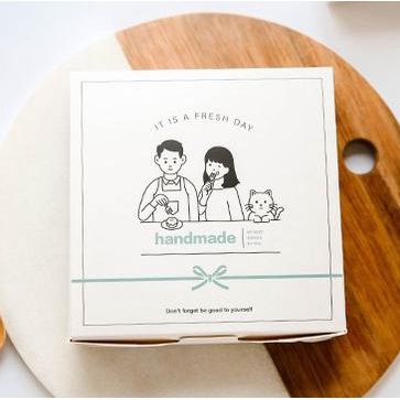 

Box Persigi Kemasan Kue hadiah Kado Tema Family Edition