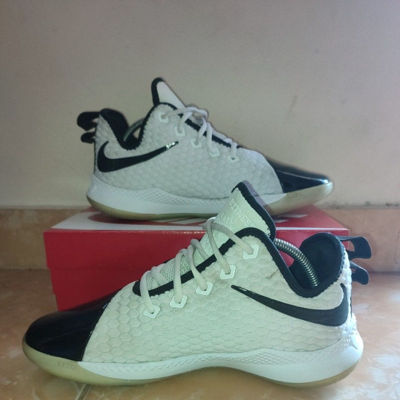 Nike Lebron Witness III size 44 Free Box Nike
