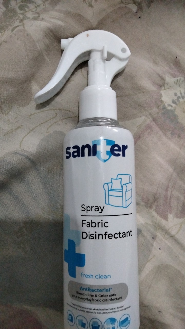 Desinfektan Spray Saniter Fabric Spray Cairan Desinfektan Kain Anti Kuman Bakteri 200 Ml