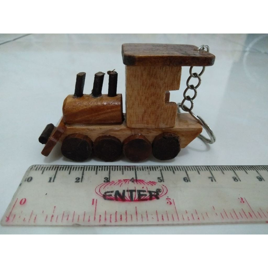 RIENS COLLECTIONS. GANTUNGAN KUNCI. SOUVENIR UNIK. OLEH OLEH JOGJA. MINIATUR LOKOMOTIF