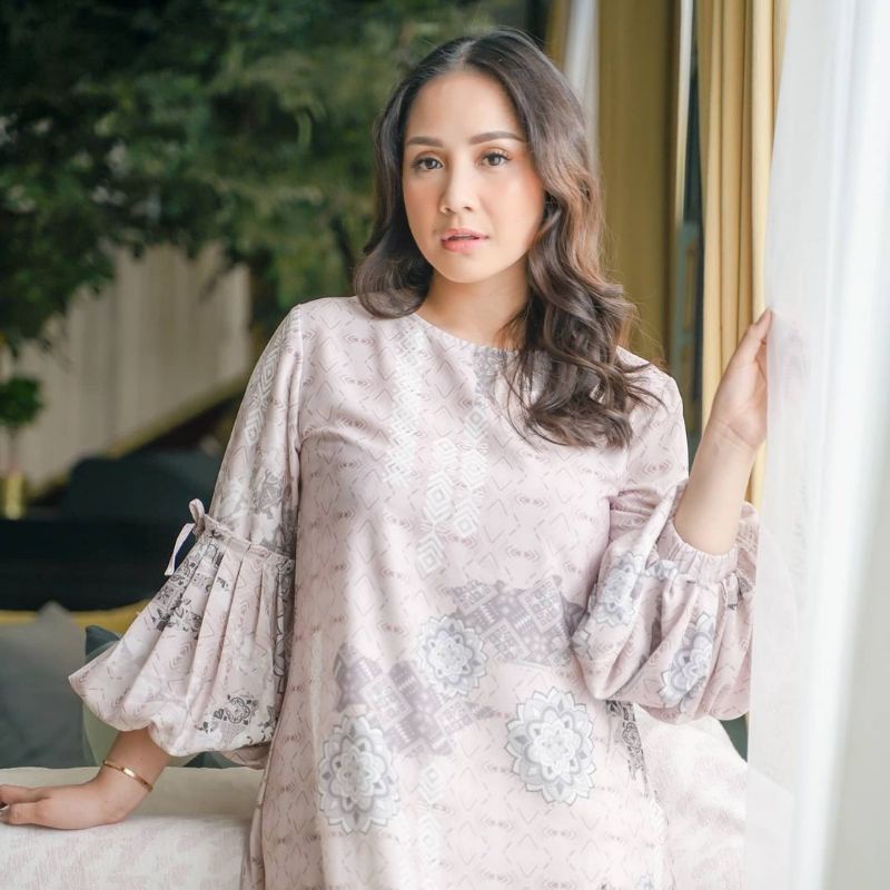 Giana Signature Dress By Veselka