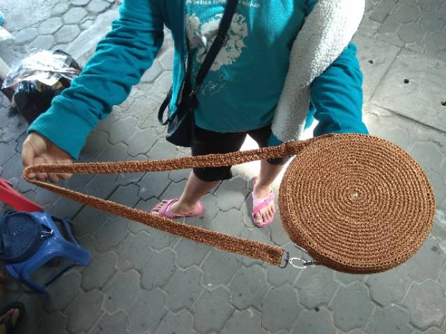 TAS SELEMPANG RAJUT BUNDAR BAHAN BENANG NYLON 20x20x7 cm - SLING BAG WANITA MURAH OOTD CANTIK