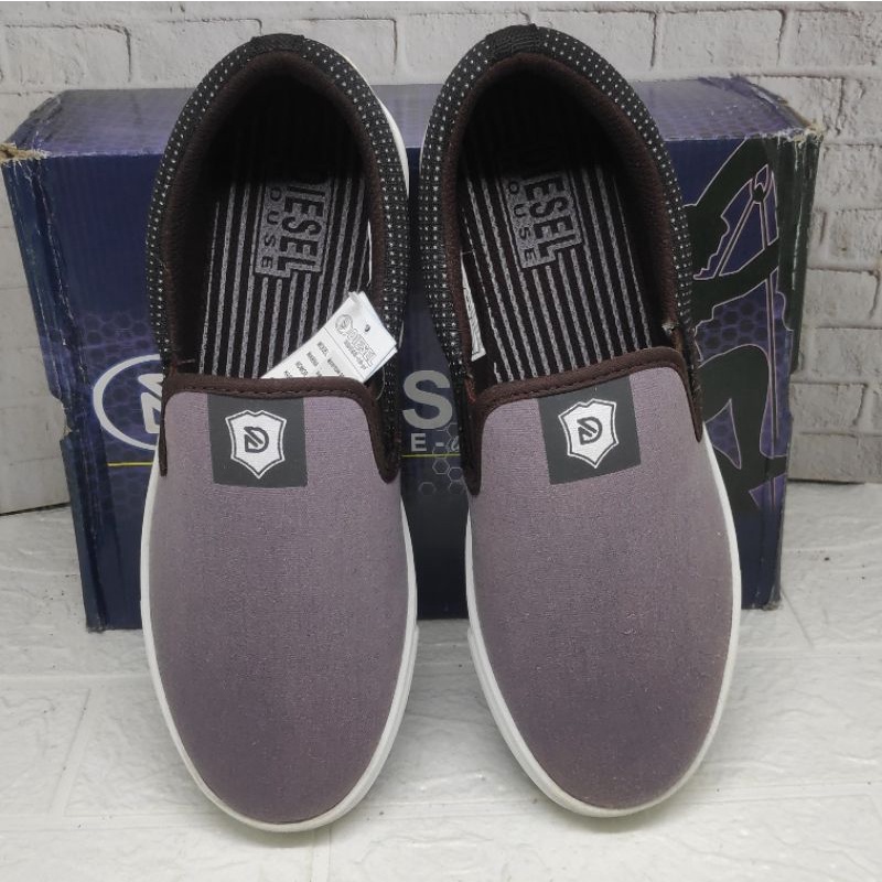 SEPATU SLIP ON DIESEL BOSTON produk asli dari speed , loggo harga obral murah meriah