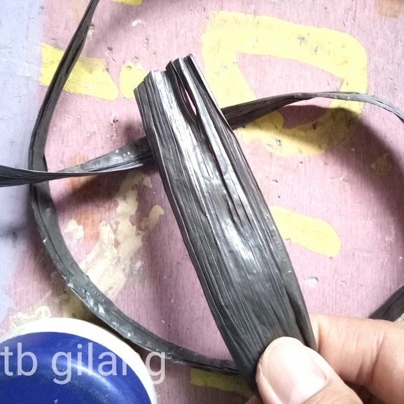 

Mudah Tali Rafia Hitam Tebal Lebar Berat Mantab Plastik Ikat Kuat Packing Gilaa!!!