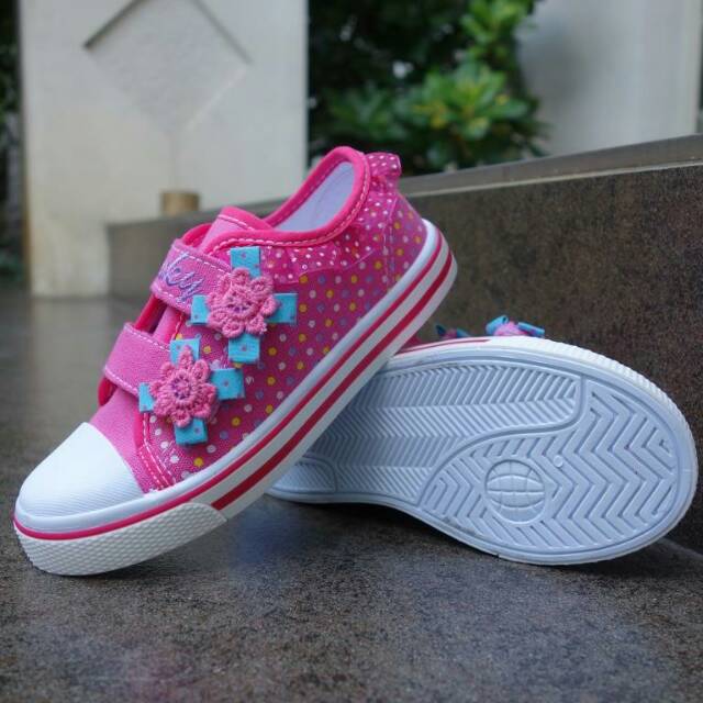 Sepatu anak  perempuan  flat shoes  slip On ukuran 26 35 merk  